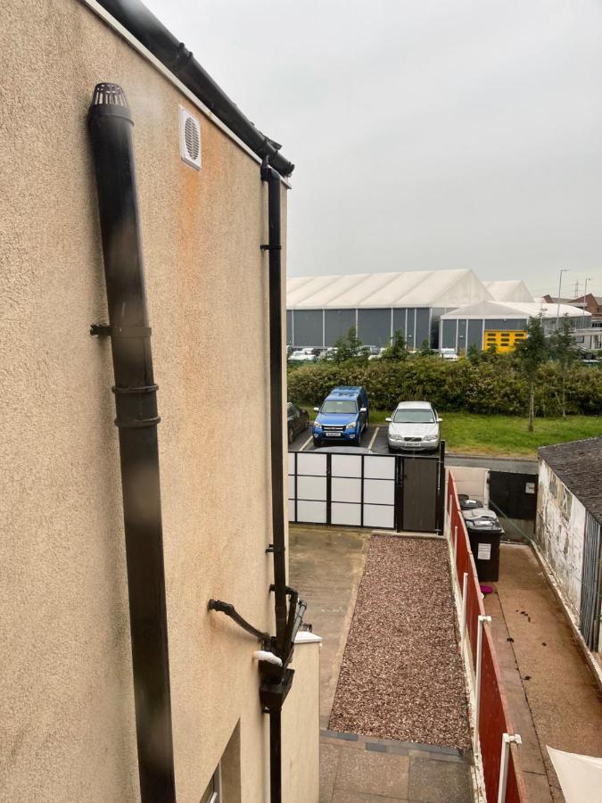 Bentley Place Crewe Eksteriør billede
