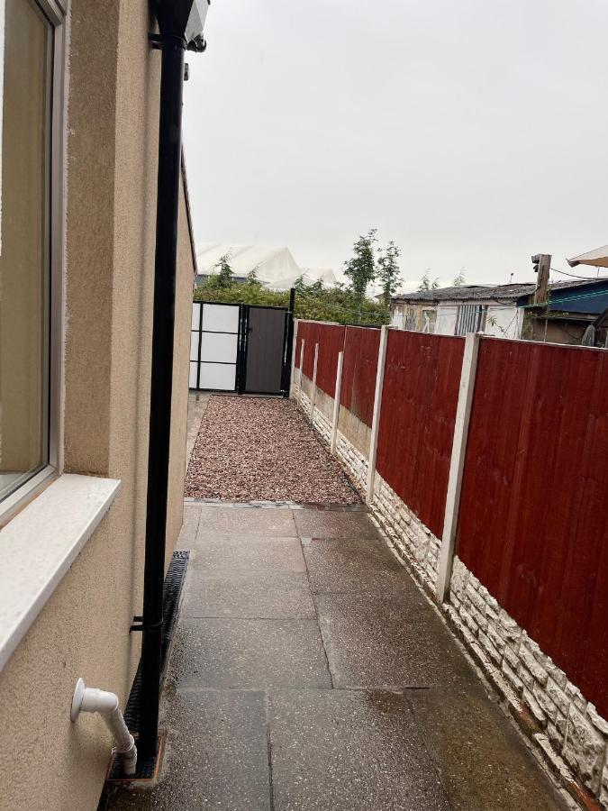 Bentley Place Crewe Eksteriør billede